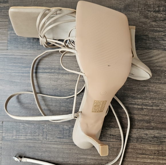 Pretty Little Thing Square Toe Lace Up Strappy Heels Women (8) NWOT - Picture 2 of 4